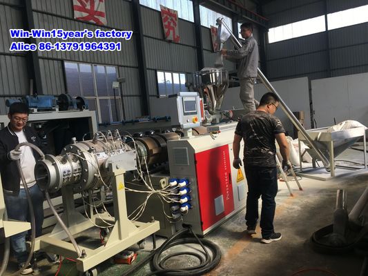 Le PVC du PE PPR UPVC CPVC de HDPE a ridé la chaîne de production de tuyau pour le fil de tube isolant