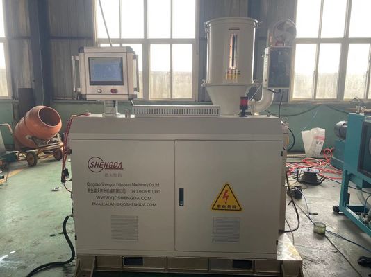 La ligne ondulée à mur unique en plastique d'extrusion de tuyau avec le joint ajoutent la découpeuse de positionnement visuelle de tuyau