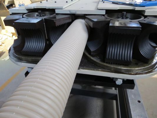 Le mur de double de PVC a ridé la chaîne de production de tuyau machine d'extrudeuse