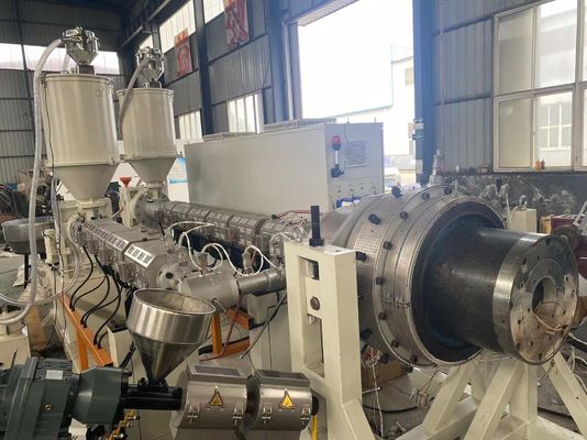 Ligne d'extrusion de tuyau de HDPE d'approvisionnement en eau de coextrusion de HDPE de Trois-couche faisant la machine