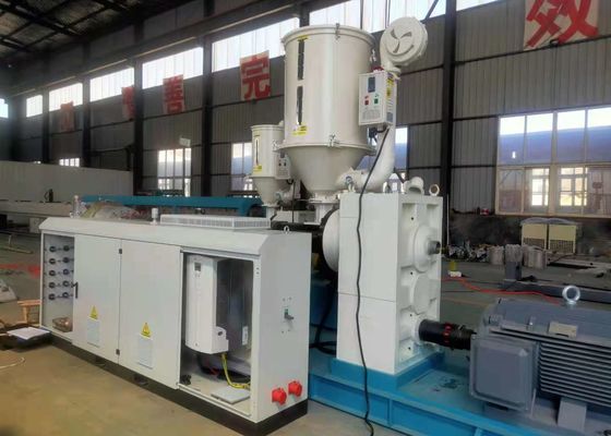 La ligne d'extrusion de tuyau de HDPE de polyéthylène du diamètre 315mm a enclenché