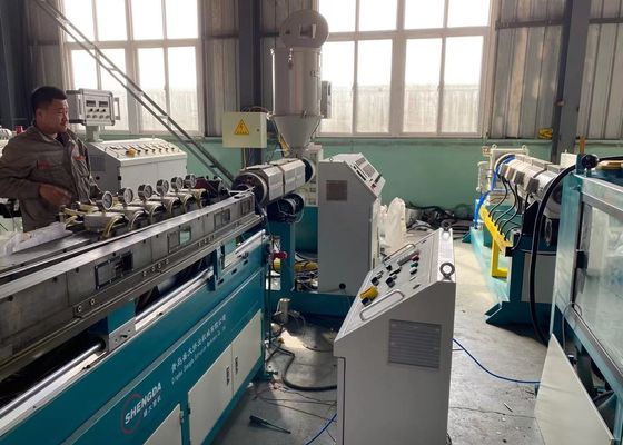 le HDPE pp de 160-450mm arrosent la machine en plastique d'extrudeuse de vis simple d'approvisionnement en gaz