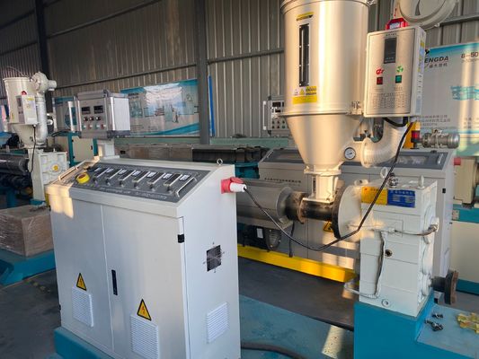 180kg/h PE/PVC a ridé la chaîne de production de tuyau machine d'extrusion