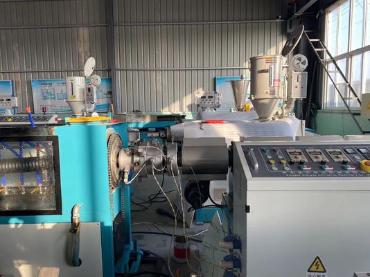 ligne en plastique de production à la machine de tuyau en spirale de carbone du HDPE pp de 25-100mm