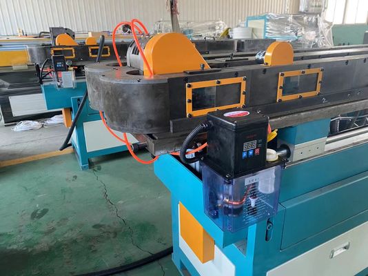 PVC/PP/PE en plastique a ridé la ligne d'extrusion de tuyau complètement automatique