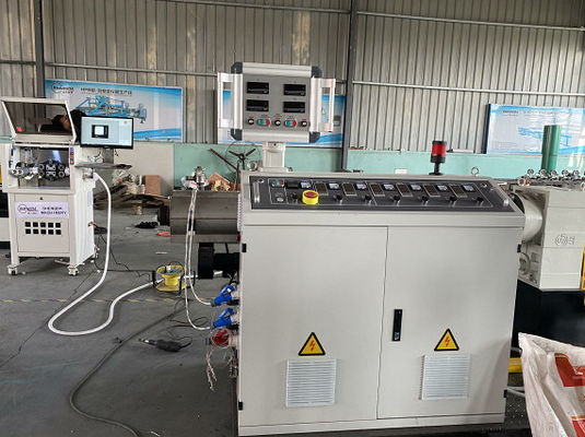 Chaîne de production en plastique élevée de tuyau du rendement HDPE/PE machine d'extrusion de tube