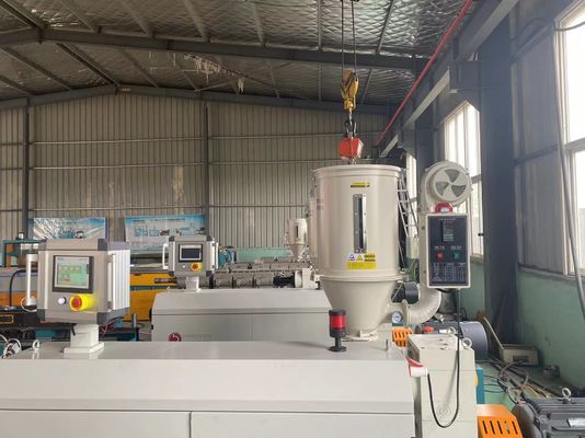 Le PE en plastique pp sifflent la ligne d'extrusion a ridé le tuyau protecteur de gaine de conduit électrique
