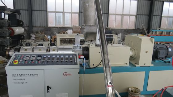 Machine d'extrudeuse de tuyau de câble de communication de trous de Plum Blossom Grille Tubes With perforée par PE 7 ou 9