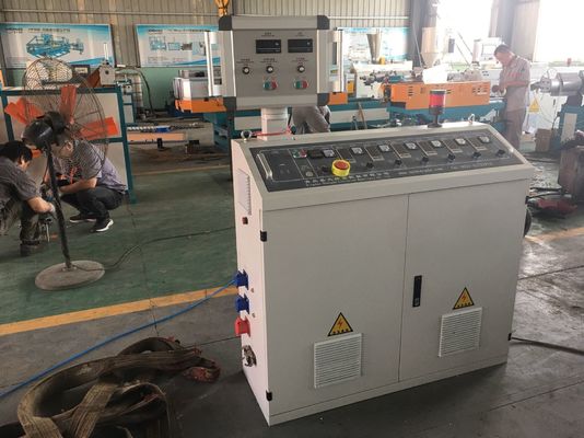 Le tube de PVC faisant la machine pour le tuyau d'approvisionnement en eau vidangent la ligne d'extrusion de tuyau de PVC