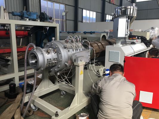Ligne de machines d'extrusion de tuyaux en plastique PVC 16-630mm