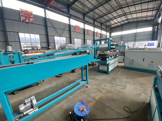 La ligne ondulée en plastique à grande vitesse d'extrusion de tuyau beugle la machine de bâti