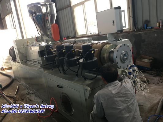 Ligne tuyau d'extrusion de tuyau de PE du HDPE PPR de PE faisant à machine l'extrudeuse en plastique