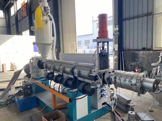 Ligne d'extrusion en plastique de machine d'extrusion de vis simple de tuyau de HDPE pp en plastique