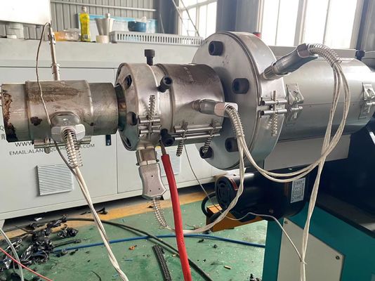 Ligne fabrication ondulée à mur unique d'extrusion de tuyau de conduit du PE pp de tube