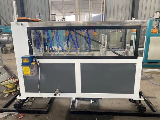 Tuyau en spirale de carbone de HDPE faisant à PE de machine la chaîne de production ondulée de tuyau de conduit