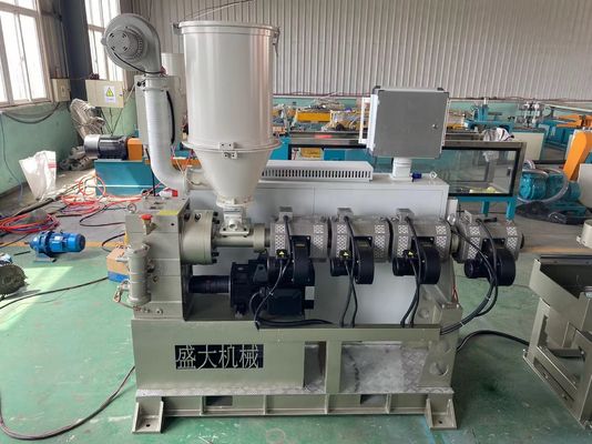 La chaîne de production ondulée à mur unique en plastique de tuyau de PE de PVC a adapté aux besoins du client