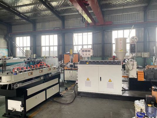 Vide formant la machine filetant la ligne ondulée à mur unique d'extrusion de tuyau