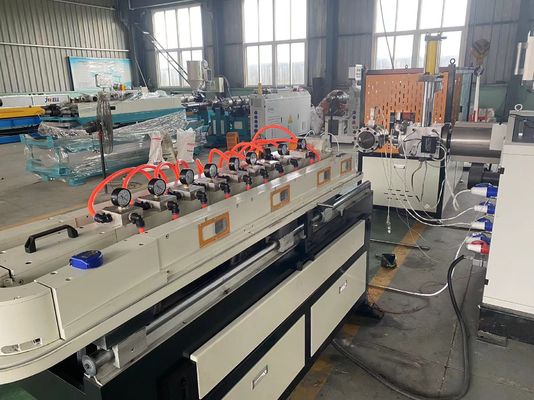 Vide de haute qualité de HDPE formant filetant la ligne ondulée à mur unique d'extrusion de tuyau