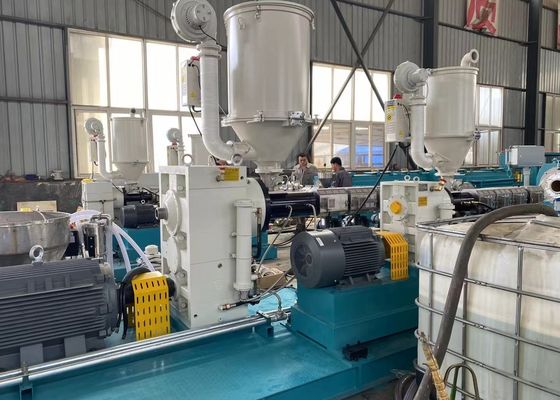 Chaîne de production en plastique de tuyau d'égout de drainage d'approvisionnement en eau tube de tuyau de PVC d'UPVC CPVC