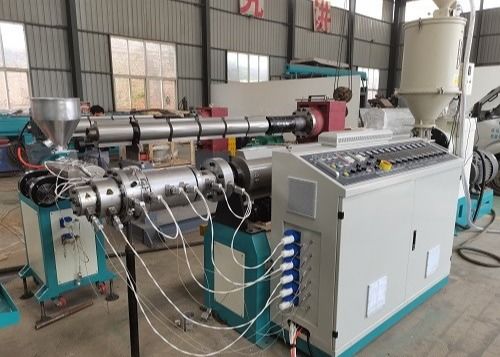 Ligne tube d'extrusion de tuyau du HDPE PPR de tuyau d'eaux d'égout faisant la machine