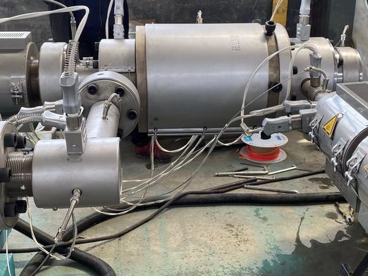 Chaîne de production en plastique de tuyau de PE de trois couches tuyau de gaz d'énergie d'approvisionnement en eau d'irrigation par égouttement