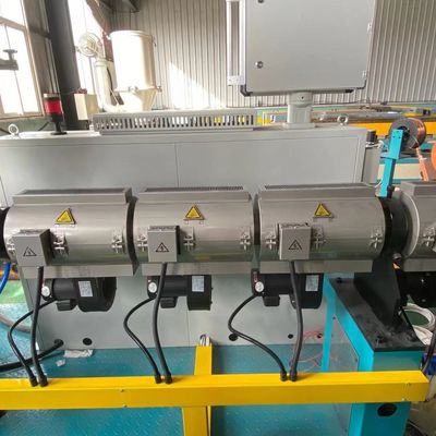 chaîne de production en plastique de tuyau de conduit de PVC 91KW de 16-32mm faisant la machine