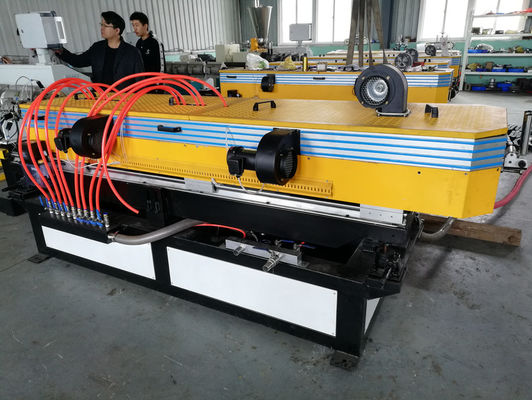Le PE pp de PVC en plastique a ridé la chaîne de production d'extrusion de tuyau la vis simple 40kg/H