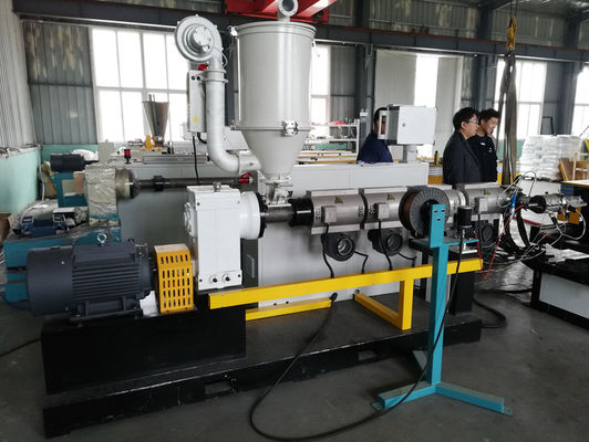 Chaîne de production ondulée à mur unique d'extrusion de tuyau de PVC de PE de pp 20-63mm