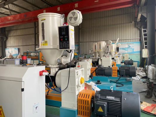 Le PE pp ondulés sifflent la ligne tube d'extrusion de tube isolant de drainage